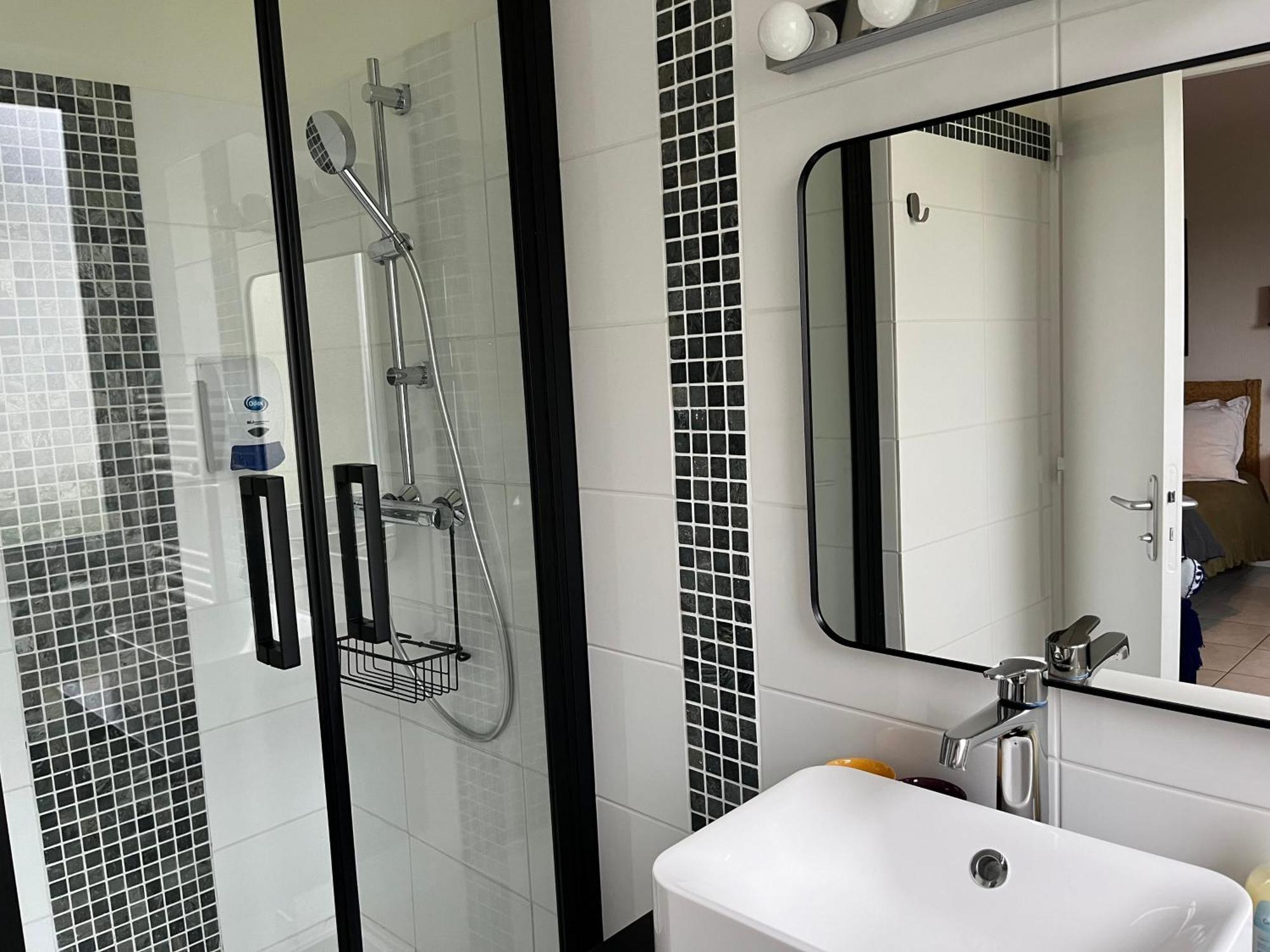L'Atelier De Mezareun Bed & Breakfast Ushant Bagian luar foto