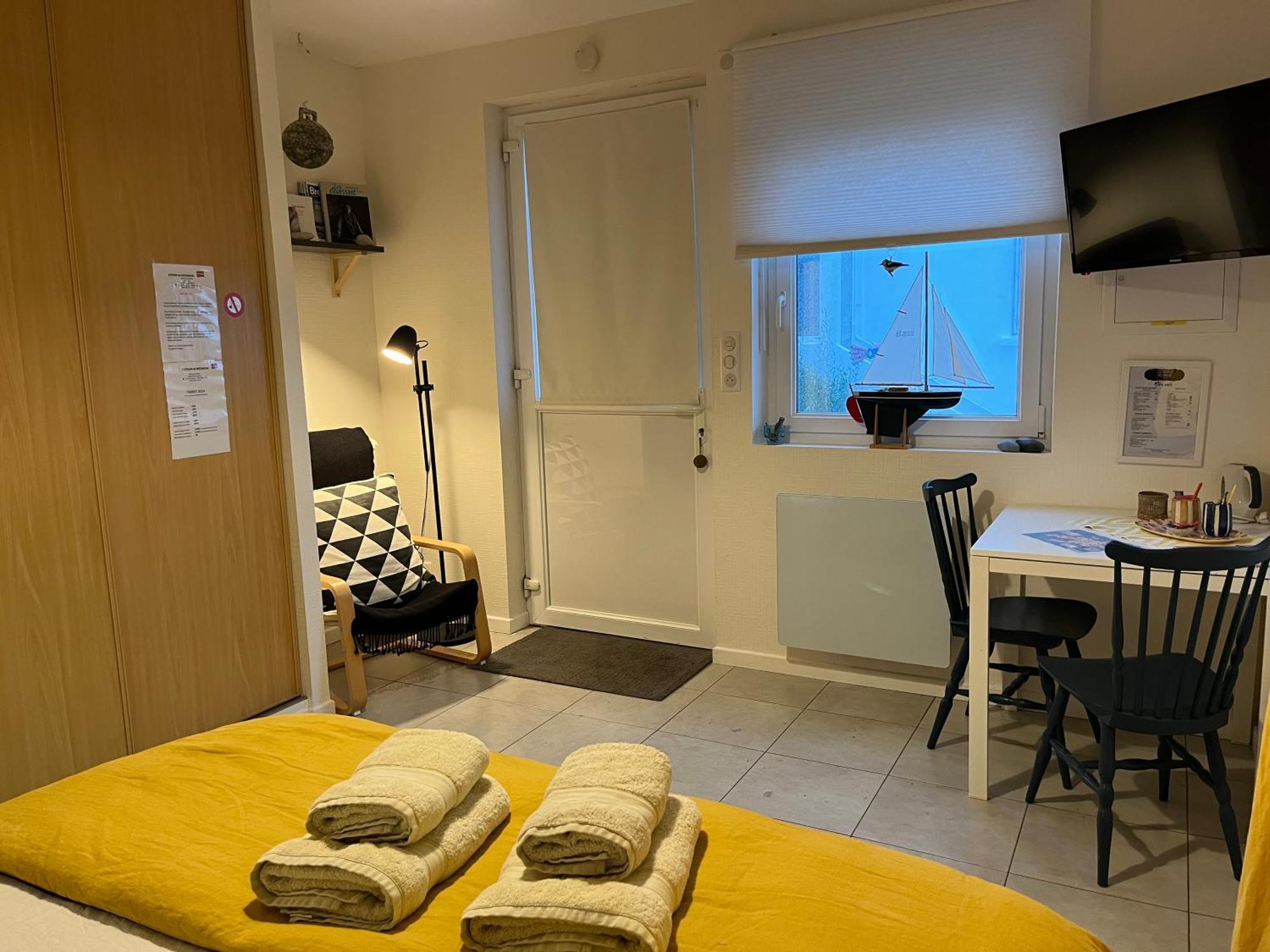 L'Atelier De Mezareun Bed & Breakfast Ushant Bagian luar foto