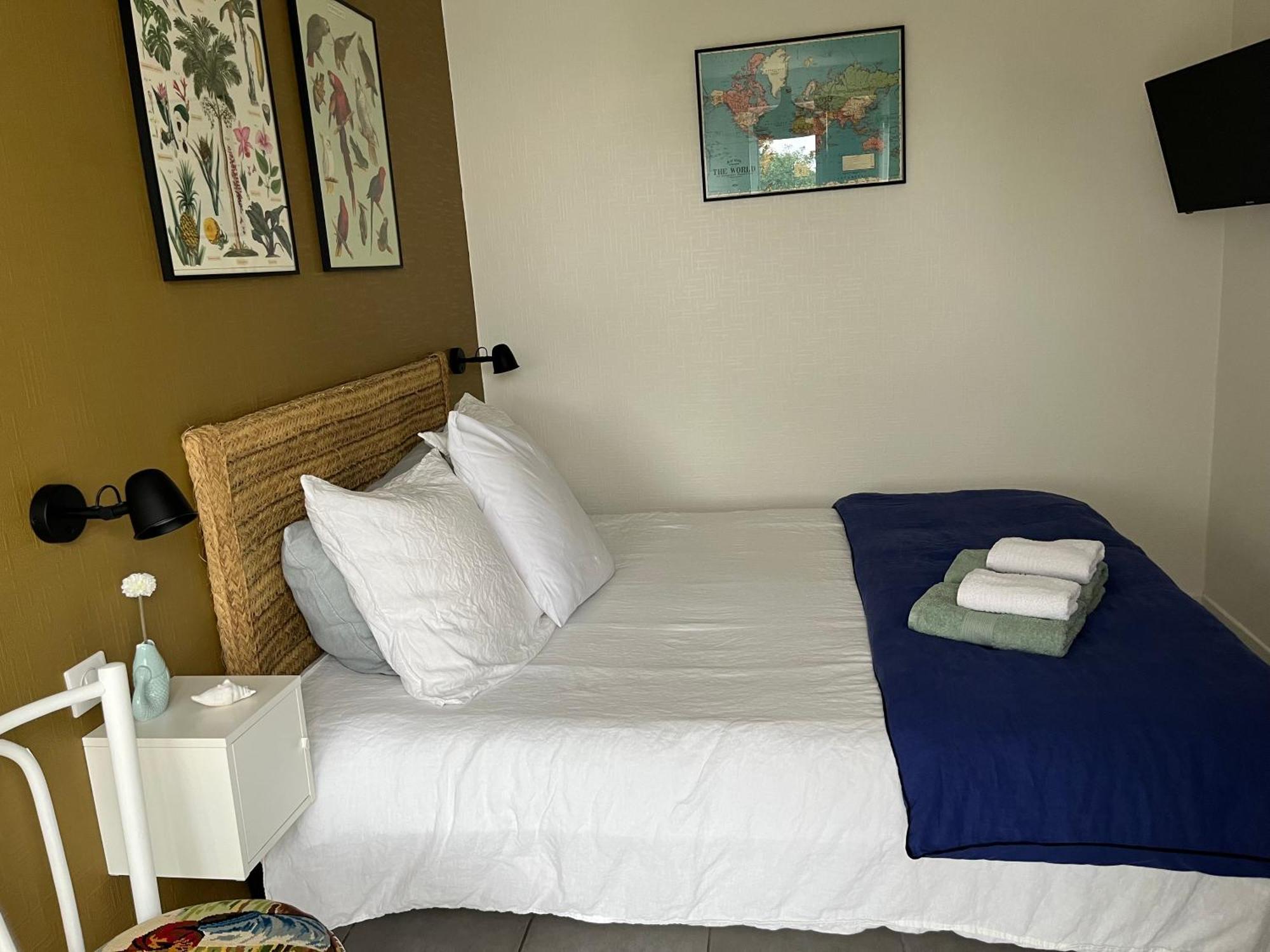 L'Atelier De Mezareun Bed & Breakfast Ushant Bagian luar foto