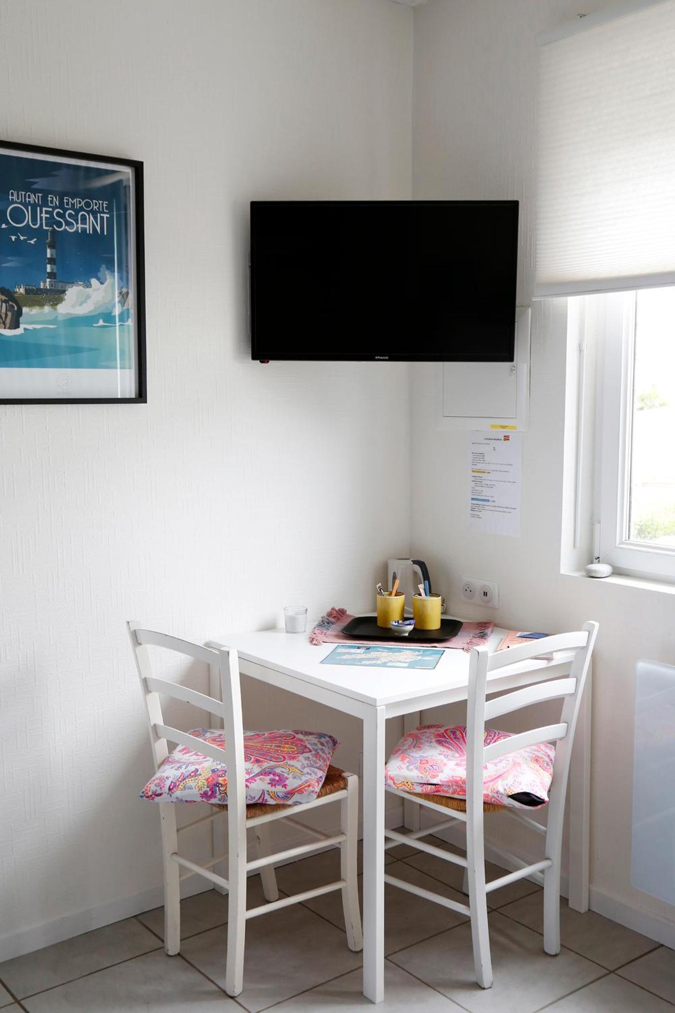 L'Atelier De Mezareun Bed & Breakfast Ushant Bagian luar foto